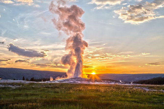 From Jackson Hole: Yellowstone Old Faithful, Waterfalls and Wildlife Day Tour - Old Faithful, boardwalk viewing, and the Inn that tells a story