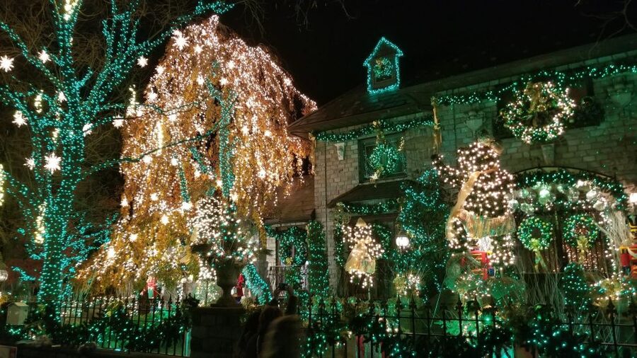 From Manhattan: 4-Hour Brooklyn Christmas Magic Tour - Why the “bus plus walking” mix works (and when it doesn’t)