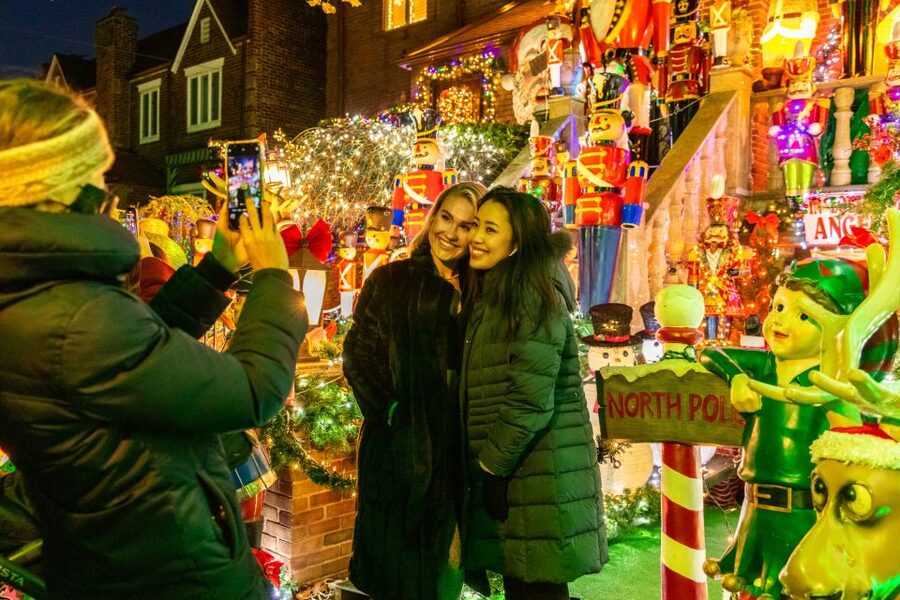 From Manhattan: 4-Hour Dyker Heights Holiday Lights Bus Tour - Who This Tour Fits Best (and Who Might Feel Frustrated)