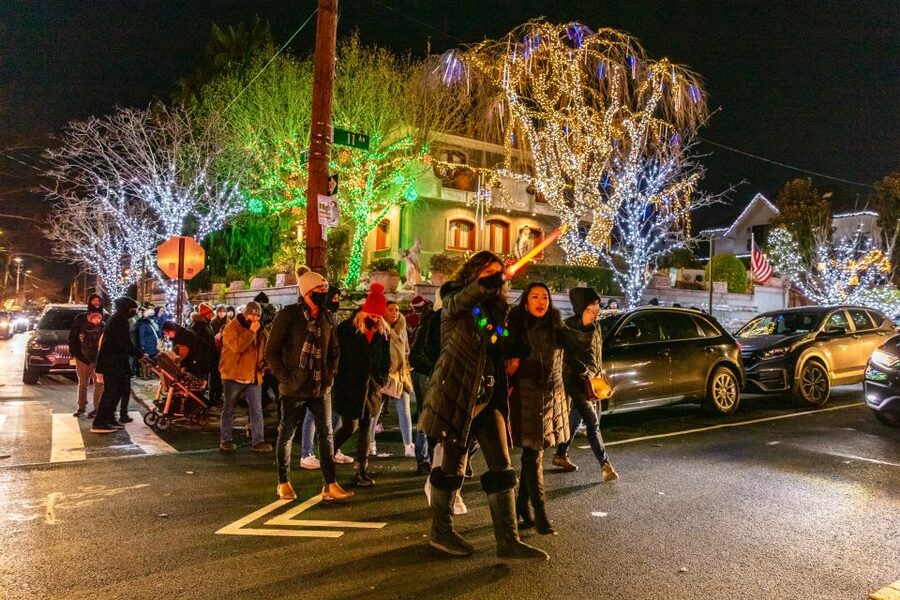 From Manhattan: 4-Hour Dyker Heights Holiday Lights Bus Tour - Price and Value: Why $63 Can Make Sense for This Exact Mix