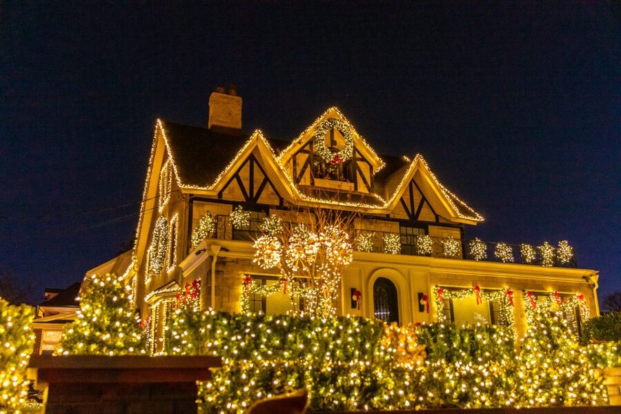 From Manhattan: 4-Hour Dyker Heights Holiday Lights Bus Tour - Meeting at 566 10th Ave: Start Here, Then Let the Bus Handle the Stress