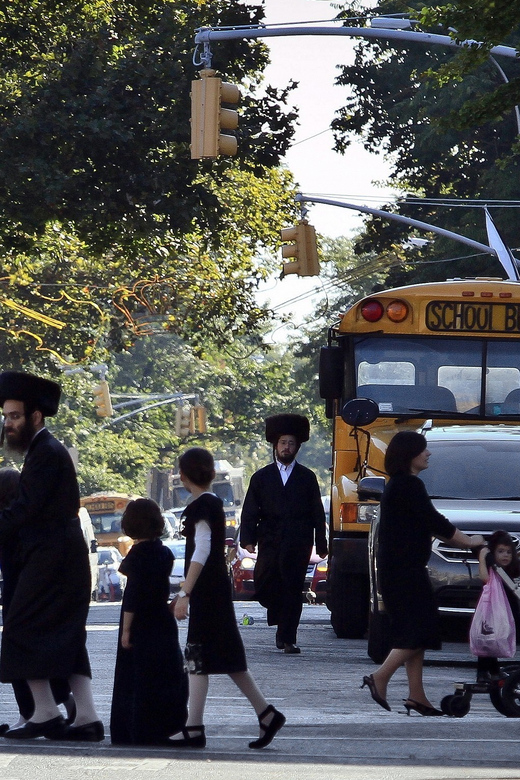 From Manhattan: 5-Hour Bronx, Queens, and Brooklyn Bus Tour - The lunch and café stop: how to plan for a tight break