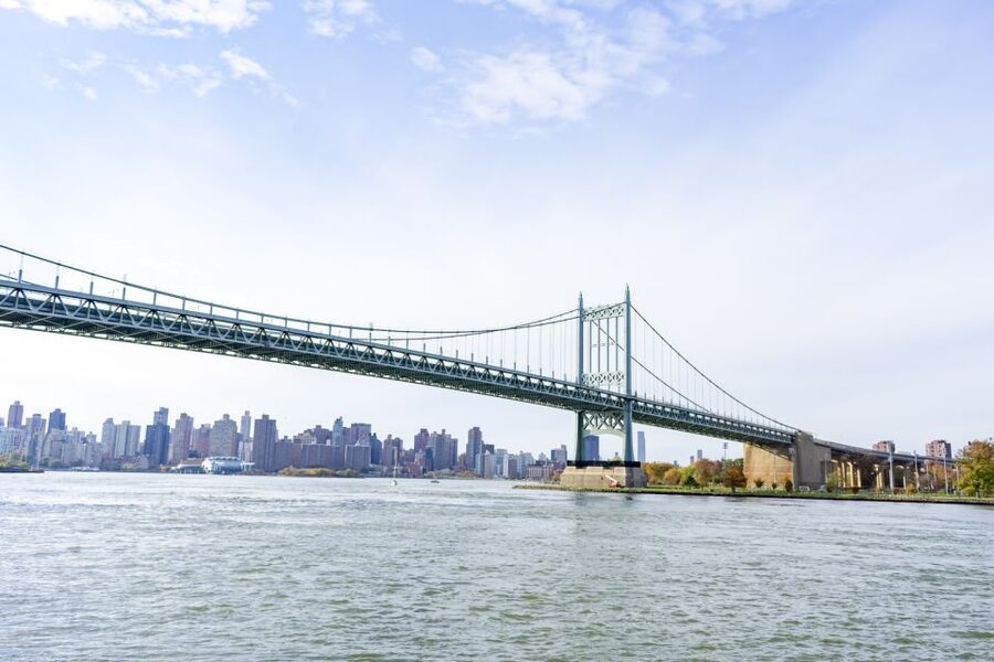 From Manhattan: Bronx, Queens and Brooklyn Half-Day Tour - Upper East Side and Spanish Harlem: the quick contrast lesson