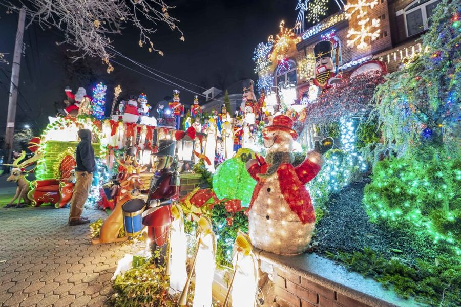 From Manhattan: Dyker Heights Lights & Skyline Tour - Brooklyn Bridge Park stop: the skyline payoff before you head back