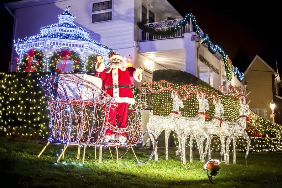 From Manhattan: Dyker Heights Lights & Skyline Tour - Should you book the Dyker Heights Lights and Skyline Tour?