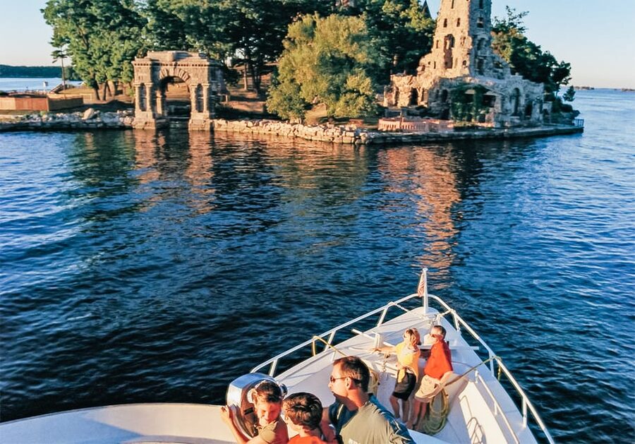 Gananoque: 1000 Islands Cruise & Optional Boldt Castle Entry - Food, drinks, and the cost of staying comfortable onboard