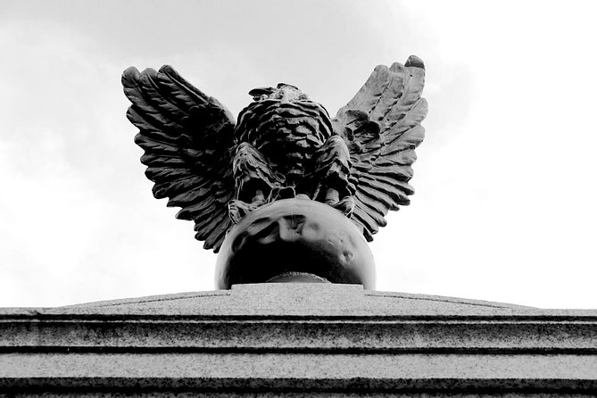 Genteel and Bard's Savannah Dark History and Ghost Encounter Walking Tour - Pace, Weather, and Group Size: What Can Make or Break the Night