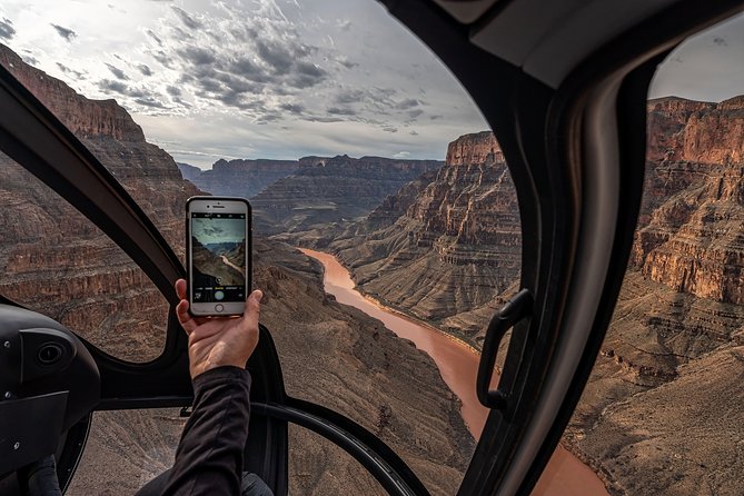 Grand Canyon Deluxe Helicopter Tour with Landing from Las Vegas - The West Rim landing: 30 minutes of Champagne, snacks, and Colorado River views