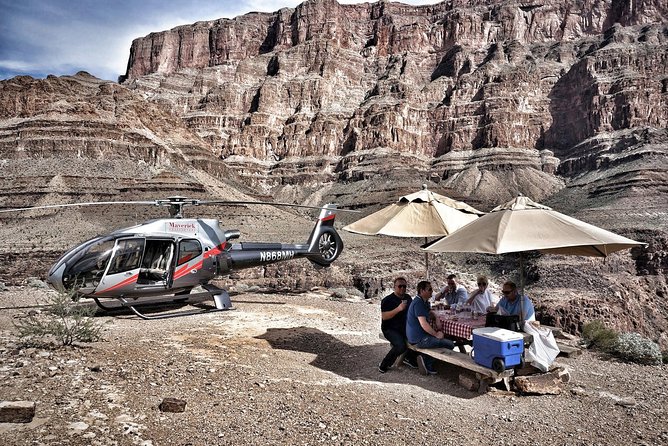 Grand Canyon Deluxe Helicopter Tour with Landing from Las Vegas - The flight back over the Strip: finishing on a high