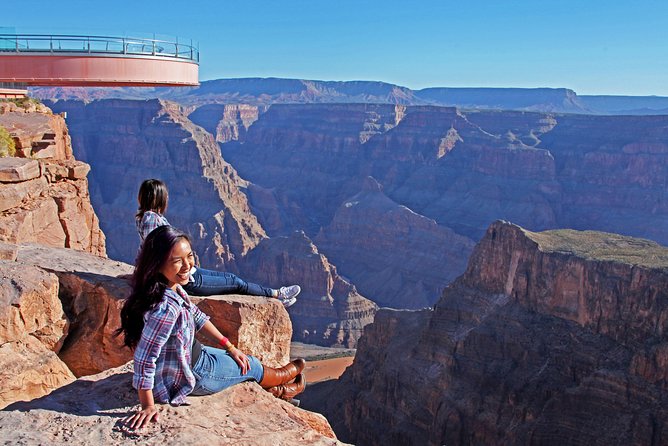 Grand Canyon West Bus Tour with Hoover Dam and Optional Skywalk - Lunch and food reality at the West Rim