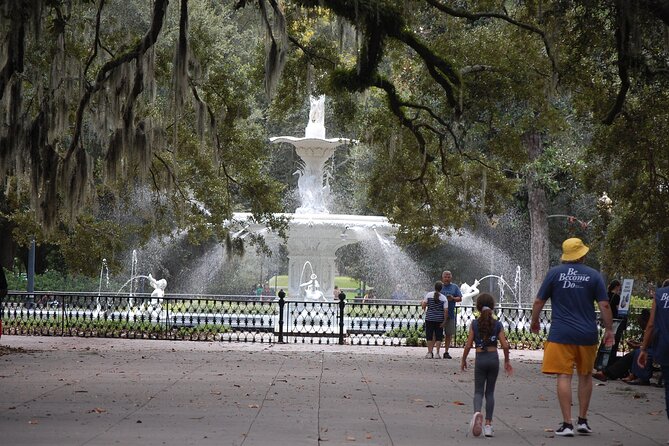 Heart of Savannah History Walking Tour - 2hr - Entering Savannah’s timeline at Wright Square