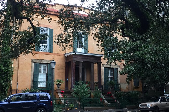 Heart of Savannah History Walking Tour - 2hr - Independent Presbyterian Church: where fires, hurricanes, and faith changed the building