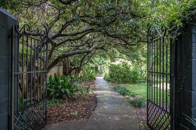 Hidden Alleyways and Historic Sites Small-Group Walking Tour - French Quarter Lanes and Philadelphia Alley’s Storytelling