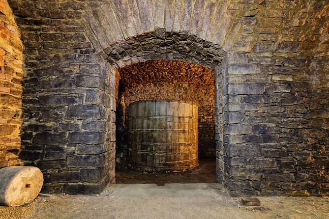 Hidden Brewery Caverns Tour in Cincinnati with Beer Tasting - Northern Row start: Carnegie Steel beams and why the meeting place matters