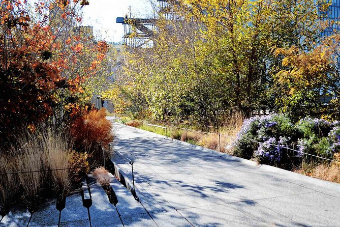 High Line and Chelsea Small Group Tour - Meatpacking District: from industrial past to designer street energy
