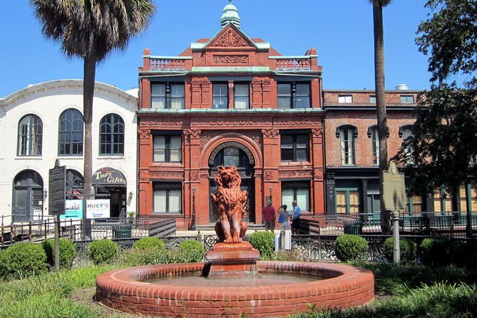 Historic Savannah Guided Walking Tour - Group size, pacing, and comfort on a 2-hour route