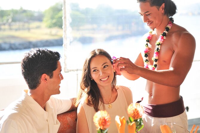 Honolulu: Three Star Deluxe Sunset Dinner Cruise and Show - Getting Onboard at Aloha Tower Pier 81 Without Rushing