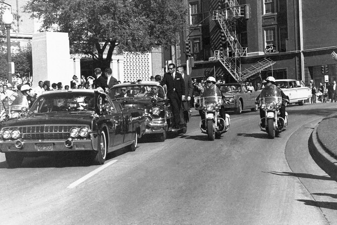 John F. Kennedy Trolley Tour in Dallas - Stop 5: The Texas Theatre (Oswald and the Dallas police)