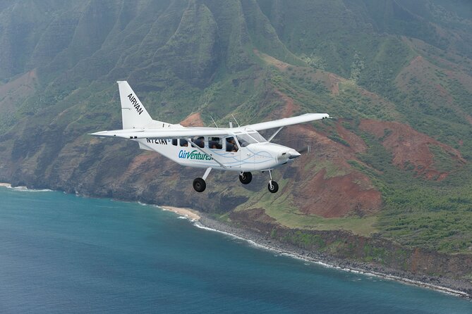 Kauai Airplane Tour: Na Pali Coast, Waterfalls & Window Seats - GA-8 Airvan basics: bubble windows, headsets, and real comfort in the sky