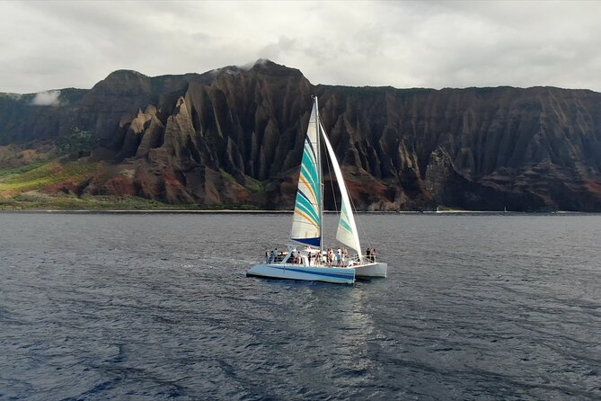 Kauai: Leila Na Pali Sunset Dinner Sail - Dinner and drinks onboard: fresh plates, buffet style, and the Champagne toast
