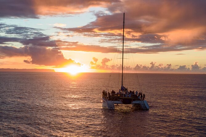 Kauai: Leila Na Pali Sunset Dinner Sail - Boat feel: 50-foot size, barefoot rules, and how to handle wet weather