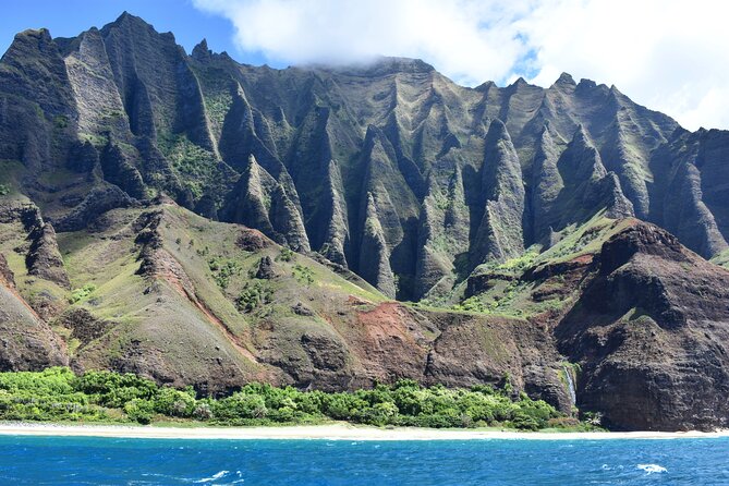 Kauai: Na Pali Coast Super Raft Snorkel Adventure - Sea caves and the Open Ceiling Cave moment