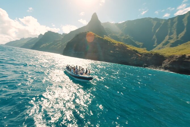 Kauai: Nā Pali Coast Zodiac Raft Expedition and Snorkeling - Safety culture: what the best captains do on rough ocean