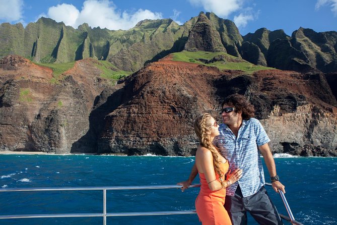 Kauai: Na Pali Sunset & Sightsee Boat Tour - What Happens During the Na Pali Coast State Wilderness Park Time