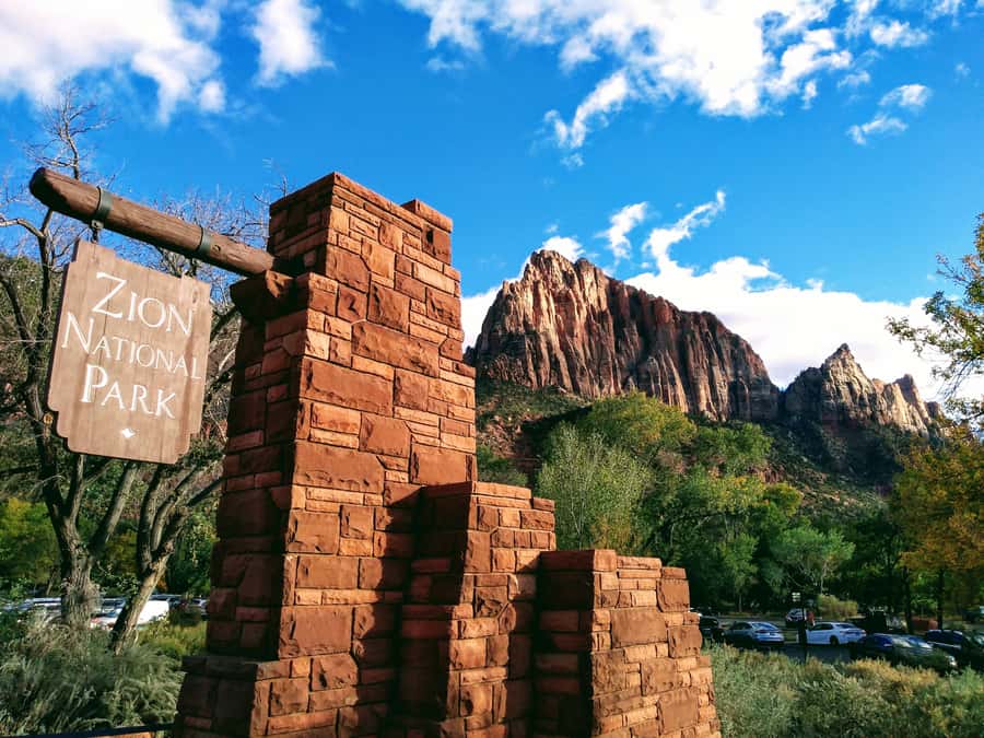 Las Vegas: Bryce and Zion National Parks Tour with Lunch - Zion National Park: Visitor Center Stops, The Tunnel, And Viewpoint Time