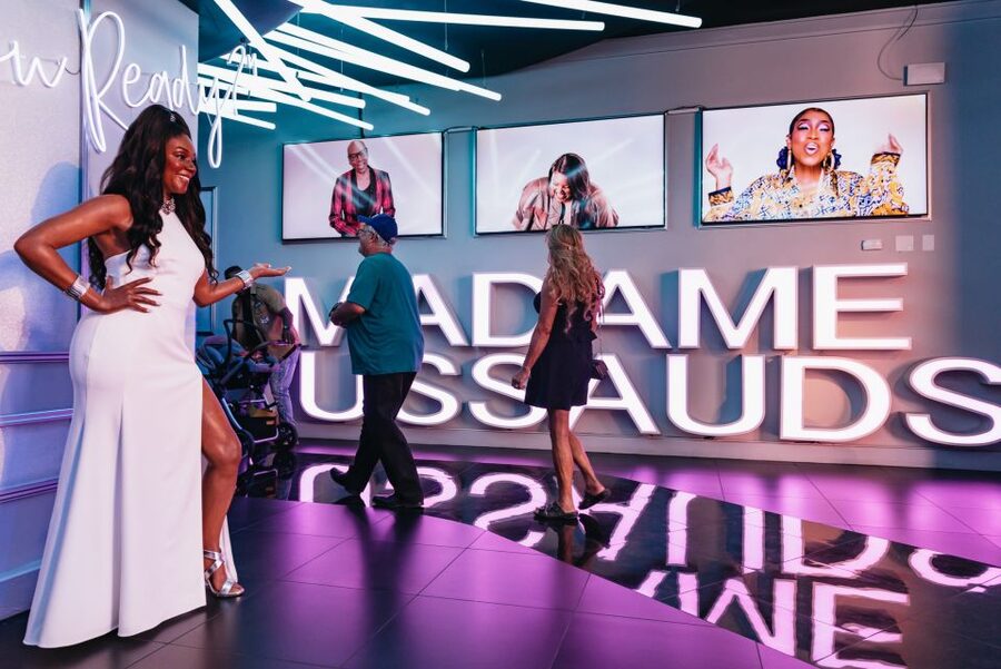 Las Vegas: Entry to Madame Tussauds with a Gondola Cruise - Outdoor Venetian Gondola Ride: Views of the Strip and a Singing Captain