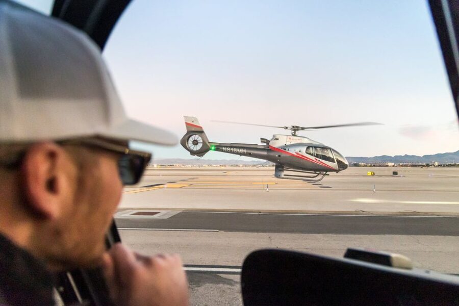 Las Vegas: Helicopter Night Flight over the Strip - What a 10-minute helicopter ride over the Strip actually feels like