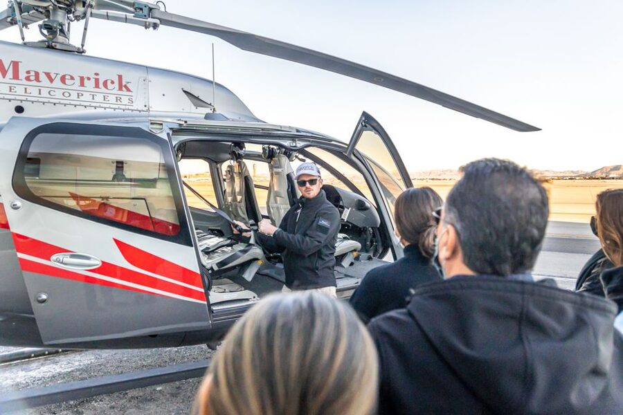 Las Vegas: Helicopter Night Flight over the Strip - Live pilot narration: why it’s more than just background audio