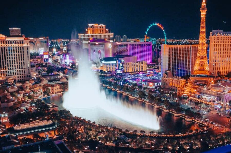 Las Vegas: Helicopter Tour of the Strip with Window Seats - Window-seat advantage: how to get the photos you came for