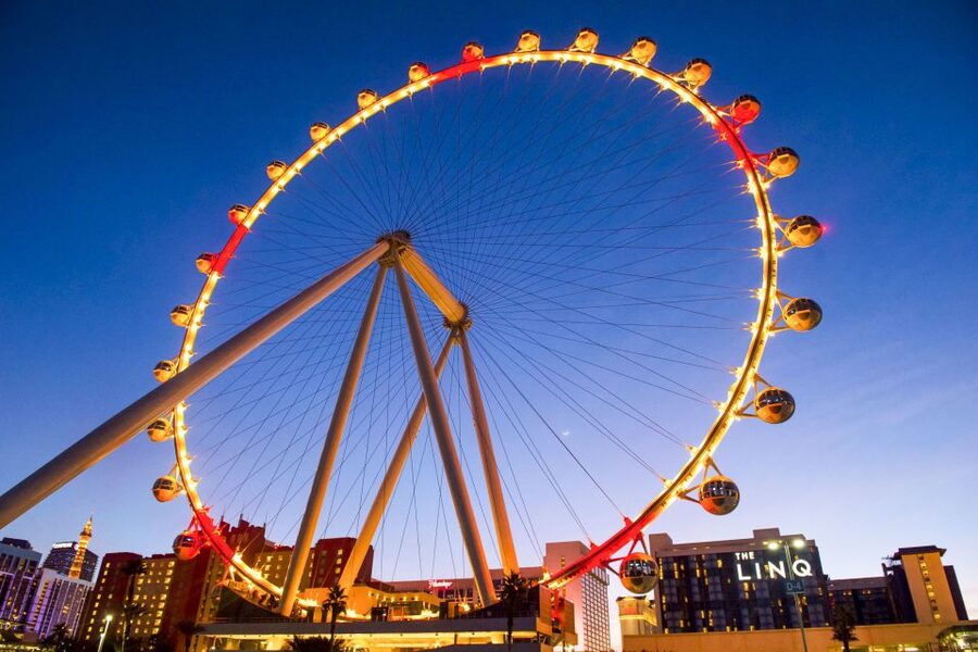 Las Vegas: High Roller Entry Ticket with In-Cabin Open Bar - In-Cabin Open Bar: How the Happy Half Hour Works