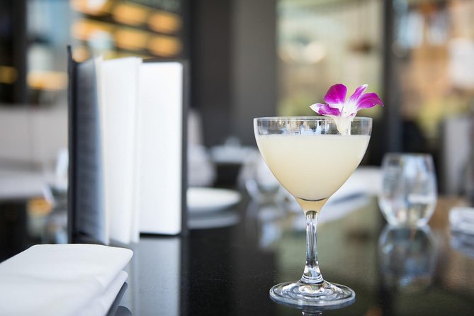 Las Vegas: The Strip's Celebrity Chefs Tour or Downtown Food Tour - Guide-led storytelling, and why some guides get real praise