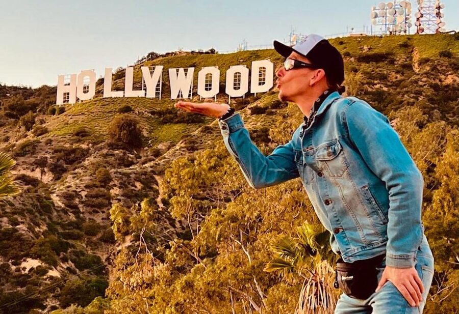 Los Angeles: Front & Back of Hollywood Sign Hike Guided Tour - Studio sightlines and Forest Lawn: connecting film glamour to real geography