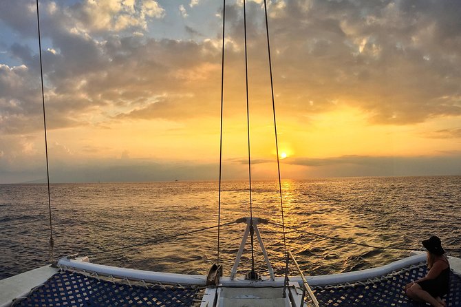 Maui: Original Sunset Cruise with Open Bar from Ka’anapali Beach - Open bar and pupus: how the food and drinks shape the whole vibe