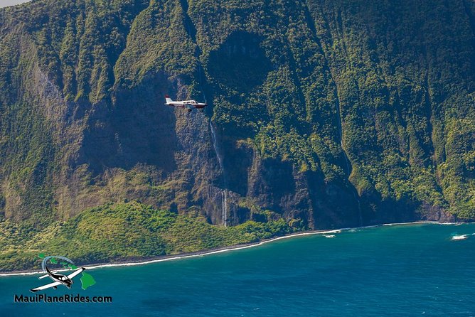 Maui -PRIVATE- Air Tour: 5 Islands: (2-5 people): SEE Even MORE! - Private Maui cabin, short flight, huge payoff