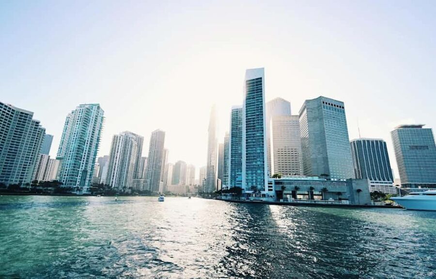 Miami: Biscayne Bay Millionaire's Homes Sightseeing Cruise - The millionaire-homes loop, stop by stop