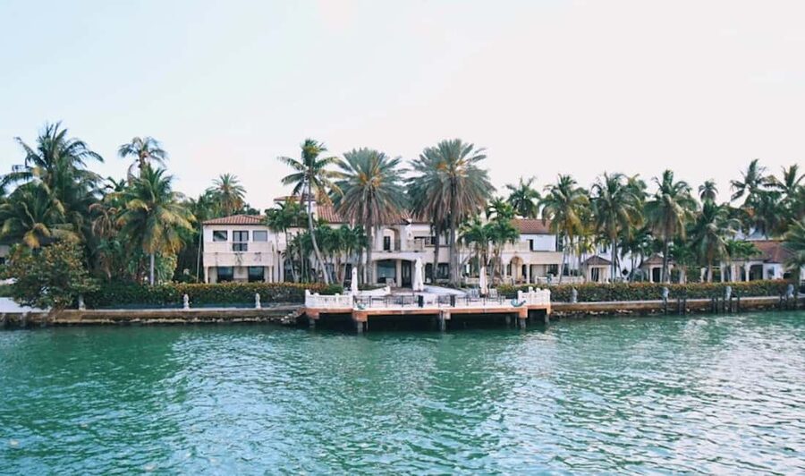 Miami: Biscayne Bay Millionaire's Homes Sightseeing Cruise - Should you book the Biscayne Bay millionaire-homes cruise?