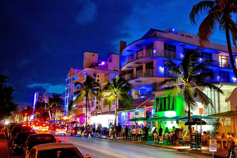 Miami: Open-top Bus Sightseeing Night Tour with Live Guide - Miami Beach Architectural District, Ocean Drive, and Villa Casa Casuarina