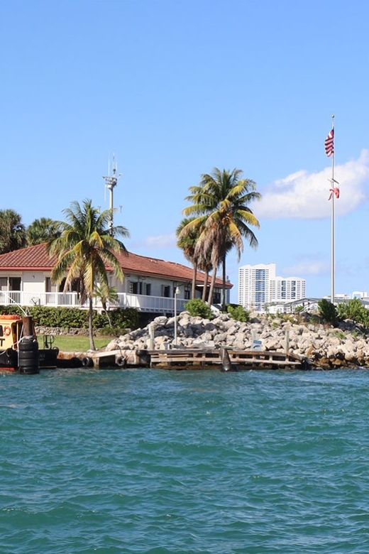 Miami Skyline Cruise of Millionaire Homes - Why this Biscayne Bay cruise works better than a typical sightseeing loop