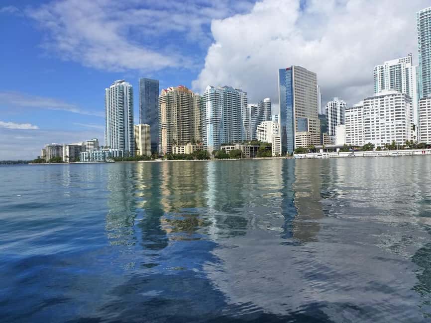 Miami Skyline Cruise of Millionaire Homes - Getting on the Water Taxi Miami boat at Bayside Marketplace (the fast way)