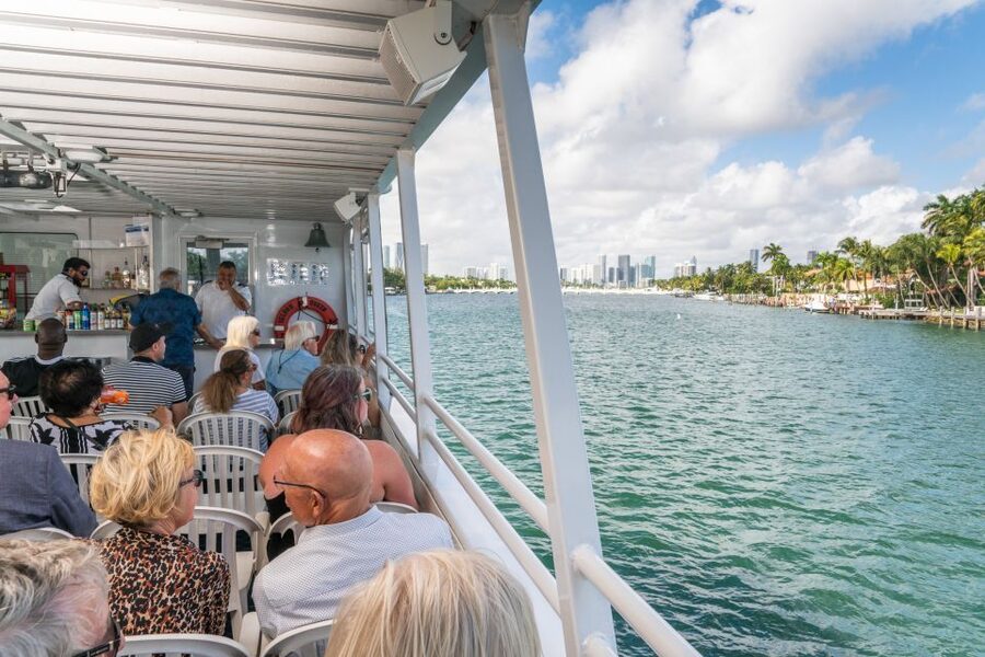Miami: The Original Millionaire’s Row Cruise - The onboard cash bar: snacks and drinks without the meal burden