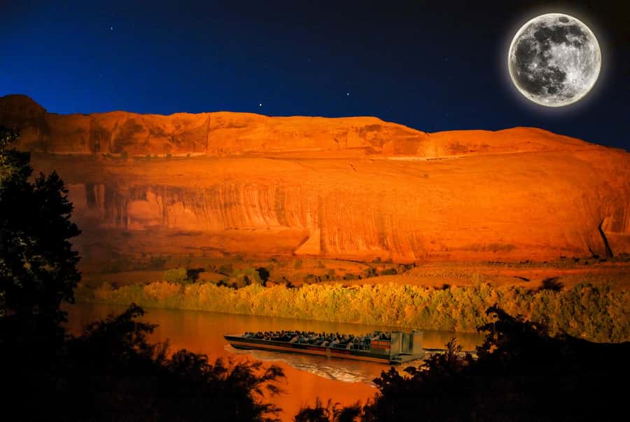 Moab: Colorado River Dinner Cruise with Music and Light Show - Cowboy Dutch oven dinner right before the boat cruise