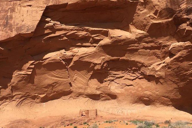 Monument Valley Extended Backcountry Tour - A hogan visit and rug weaving: the cultural stop that changes how you see everything