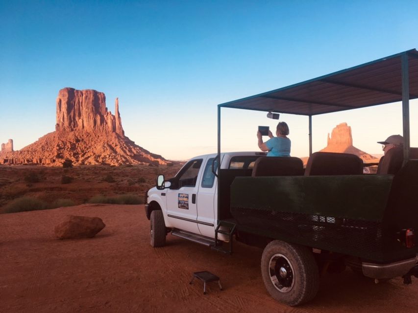 Monument Valley: Highlights Tour with Backcountry Access - Going beyond the public loop, with Ear of the Wind and Anasazi Ruins