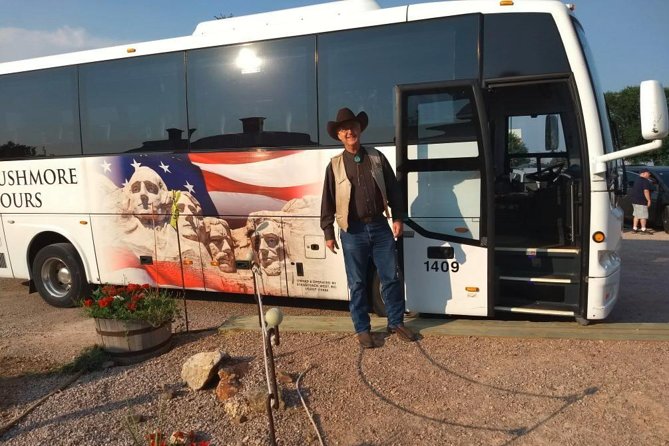 Mount Rushmore and Black Hills Tour with Two Meals and a Music Variety Show - Sylvan Lake Coffee Break and a Quick Reset