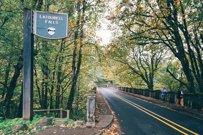 Multnomah Falls and Columbia River Gorge Waterfalls Tour Morning - Multnomah Falls: the 611-foot main event and how to use your 30 minutes