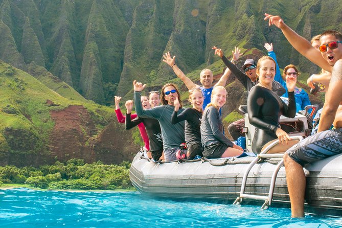 Na Pali Coast Half-Day Raft and Snorkel Adventure - Food and drinks included: how the meal break keeps the trip fun